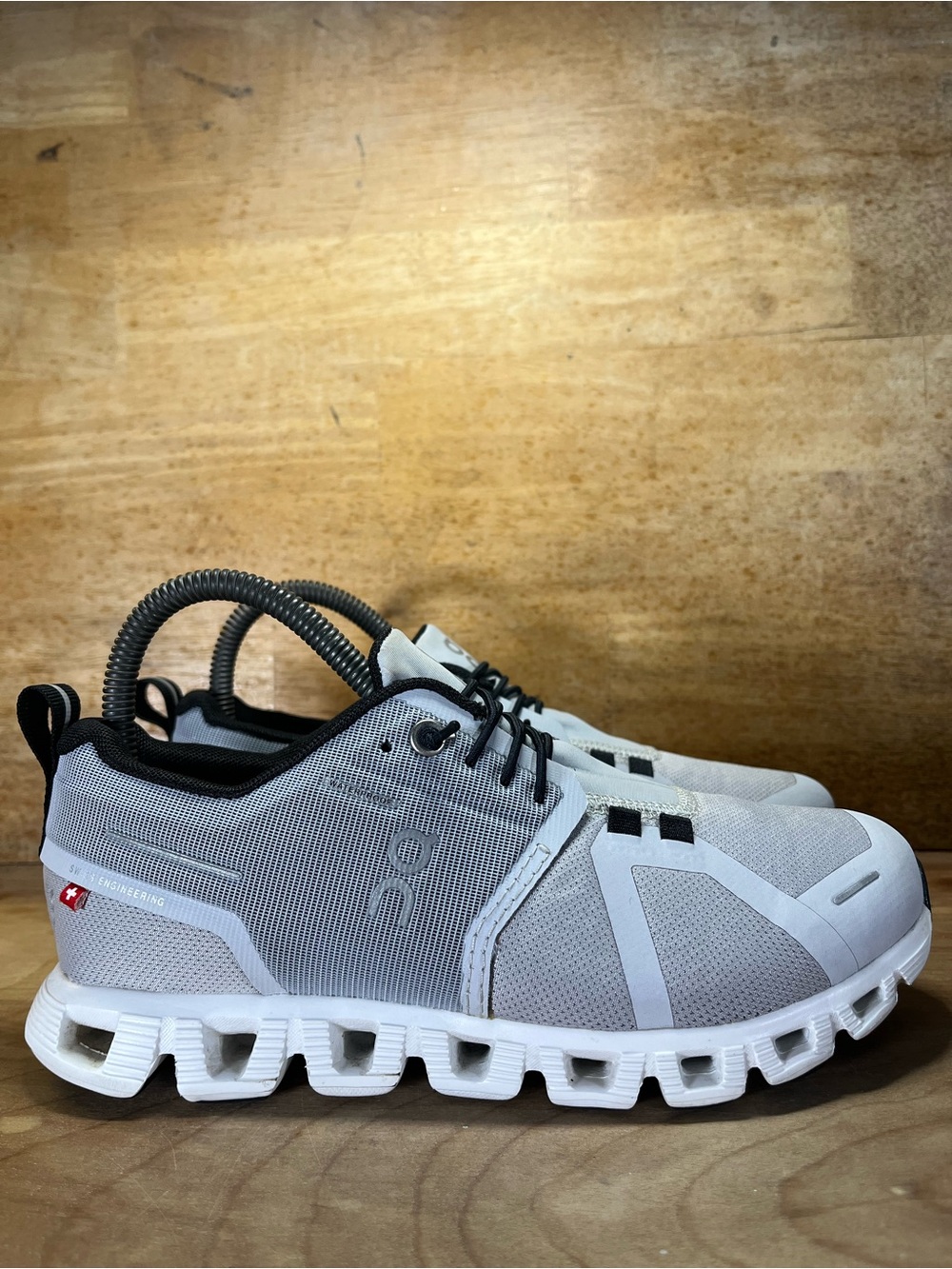 On Cloud 5 REFLECTIVE WATERPROOF Womens Size 6 Running Shoes Sneakers Gray